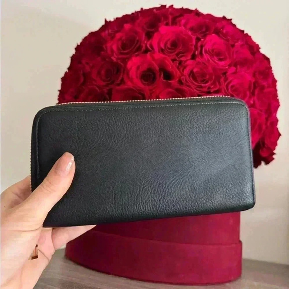 NWT Wallet Large Zip around wristlet - Picture 2 of 4